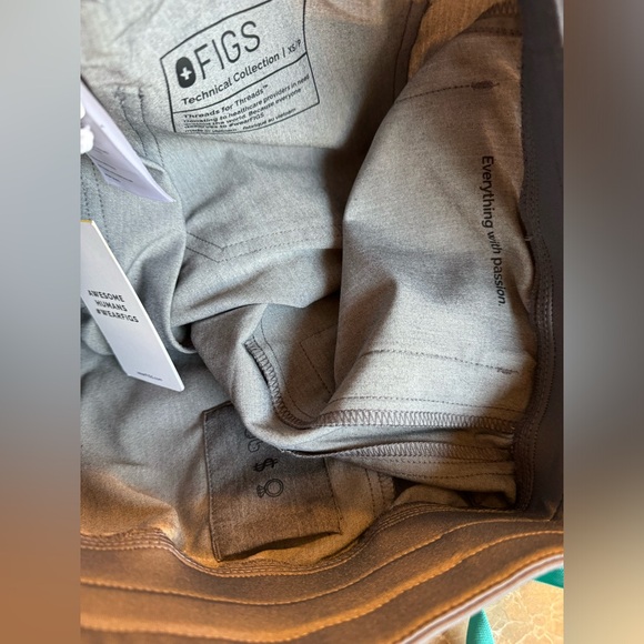 YOLA WITH YOGA WAISTBAND PETITE SKINNY SCRUB PANTS
Size XSP - Picture 8 of 9